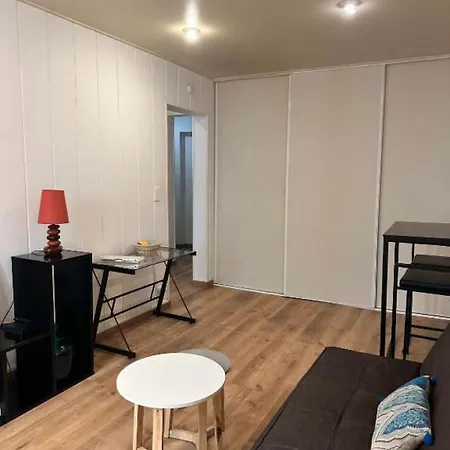 Bosio Raoul - And Steps Away From The Sea Appartement Nice